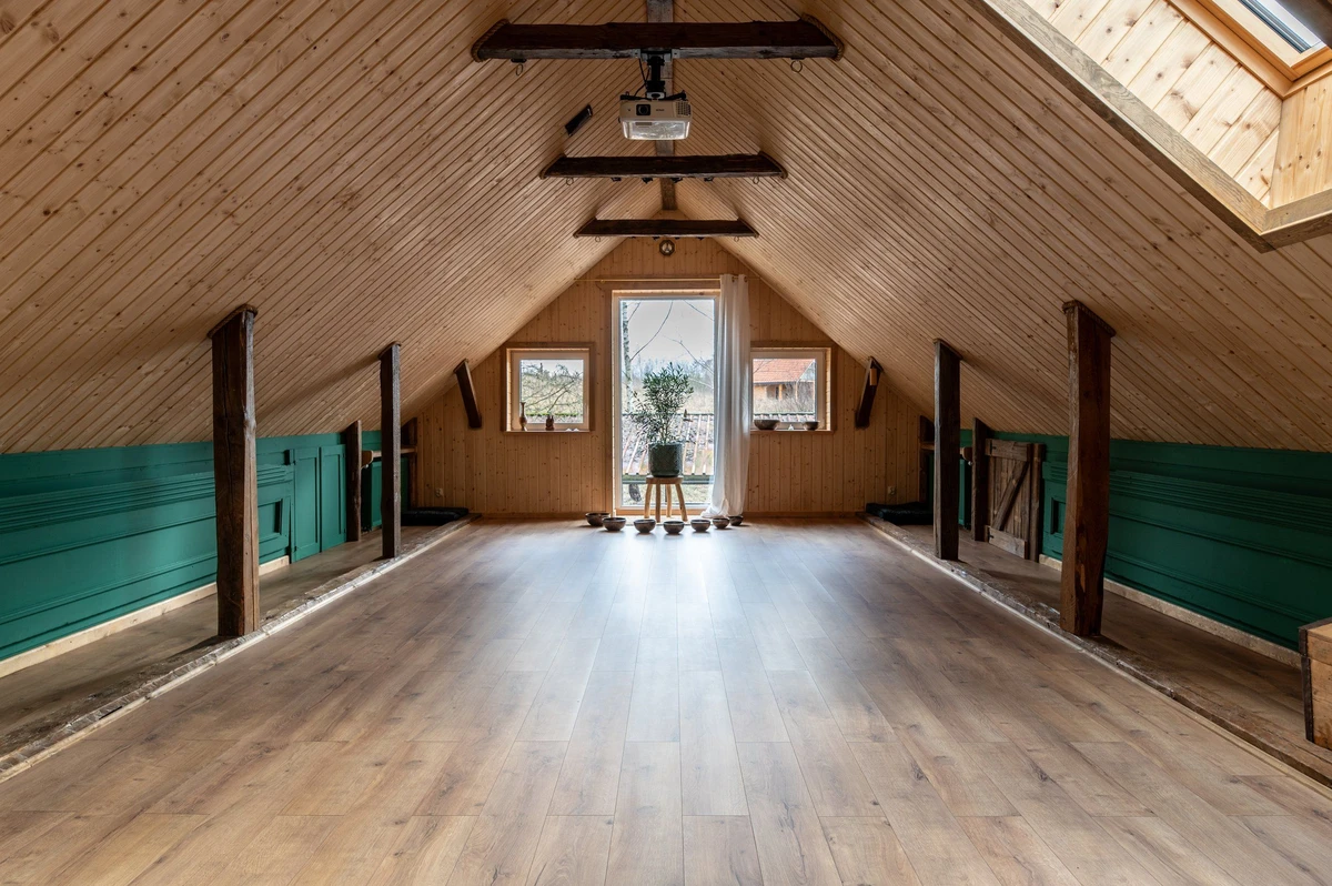 czuła obecność camp yogowy