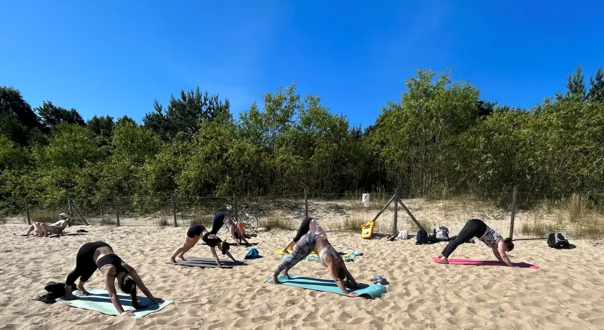 wydarzenia yogowe w trojmiescie - joga na plazy